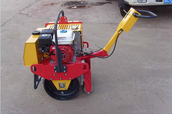 小型<a href='http://m.erzp.cn' target='_blank'>壓路機</a> 小型<a href='http://m.erzp.cn' target='_blank'>壓路機</a>